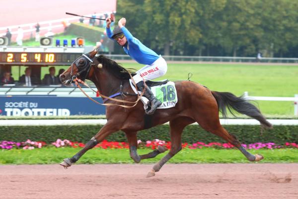 Photo Laissez vous tenter par la soeur de la gagnante du St Léger des Trotteurs !